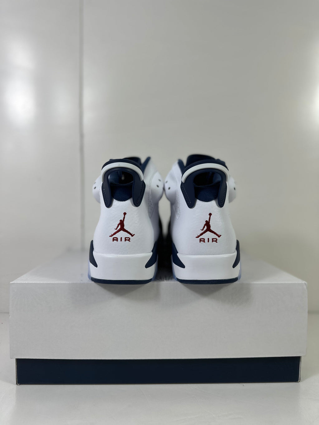Air Jordan 6 Retro Olympic London Sneakers White Navy CT8529-164 - product image from the listing.