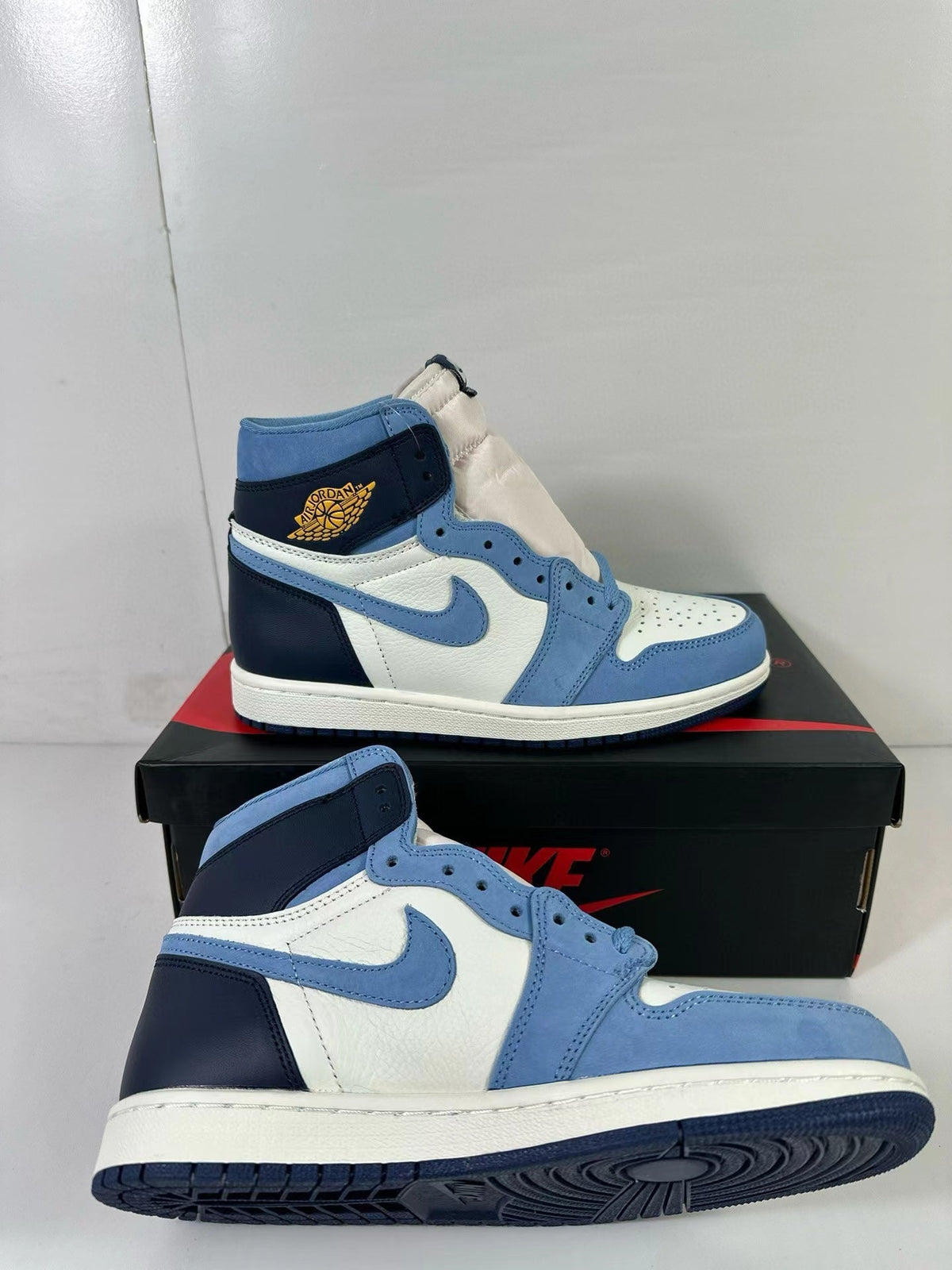 Air Jordan 1 High OG Blue White FD2596-400 - product image from the listing.