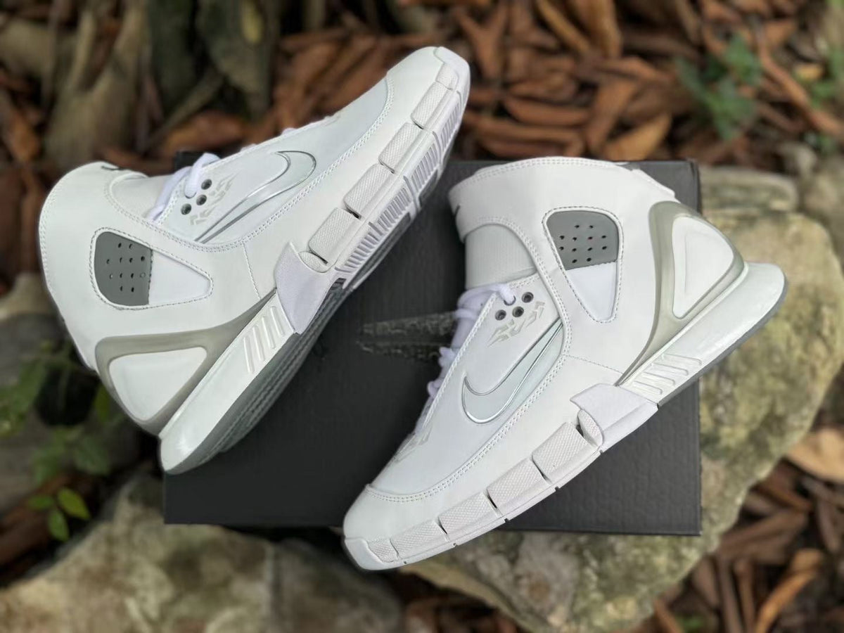 Nike Zoom Huarache 2K5 High-Top Sneakers in White - product image from the listing.