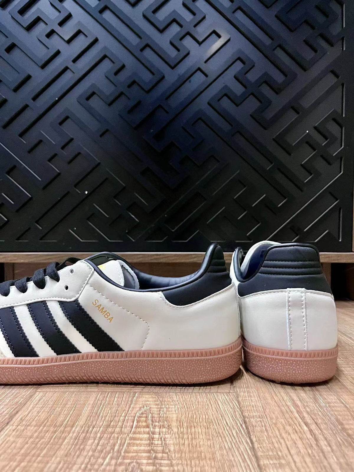adidas Samba Low-Cut Sneakers White Black Gum Sole - product image from the listing.