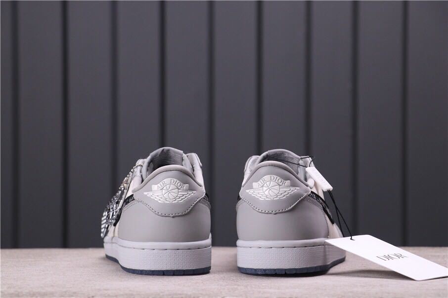 Jordan Dior x Air Jordan 1 Low in Grey White Black CN8608-002 - product image from the listing.