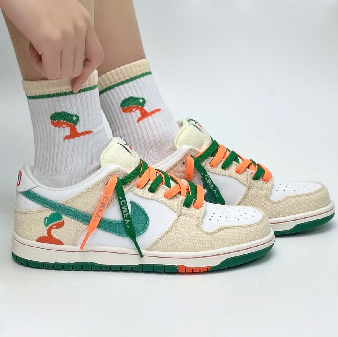 Nike SB Dunk Low Jarritos Collaboration Trainers FD0860-001 - product image from the listing.