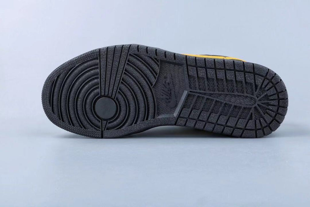 Black and Yellow Sneakers 071 - Jordan 1 Low - product image from the listing.