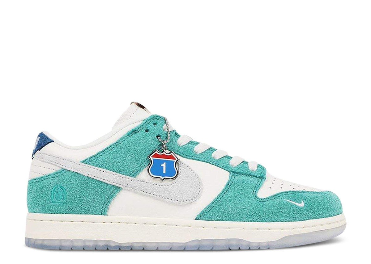 Nike Kasina x Dunk Low 'Road Sign' Footwear - product image from the listing.