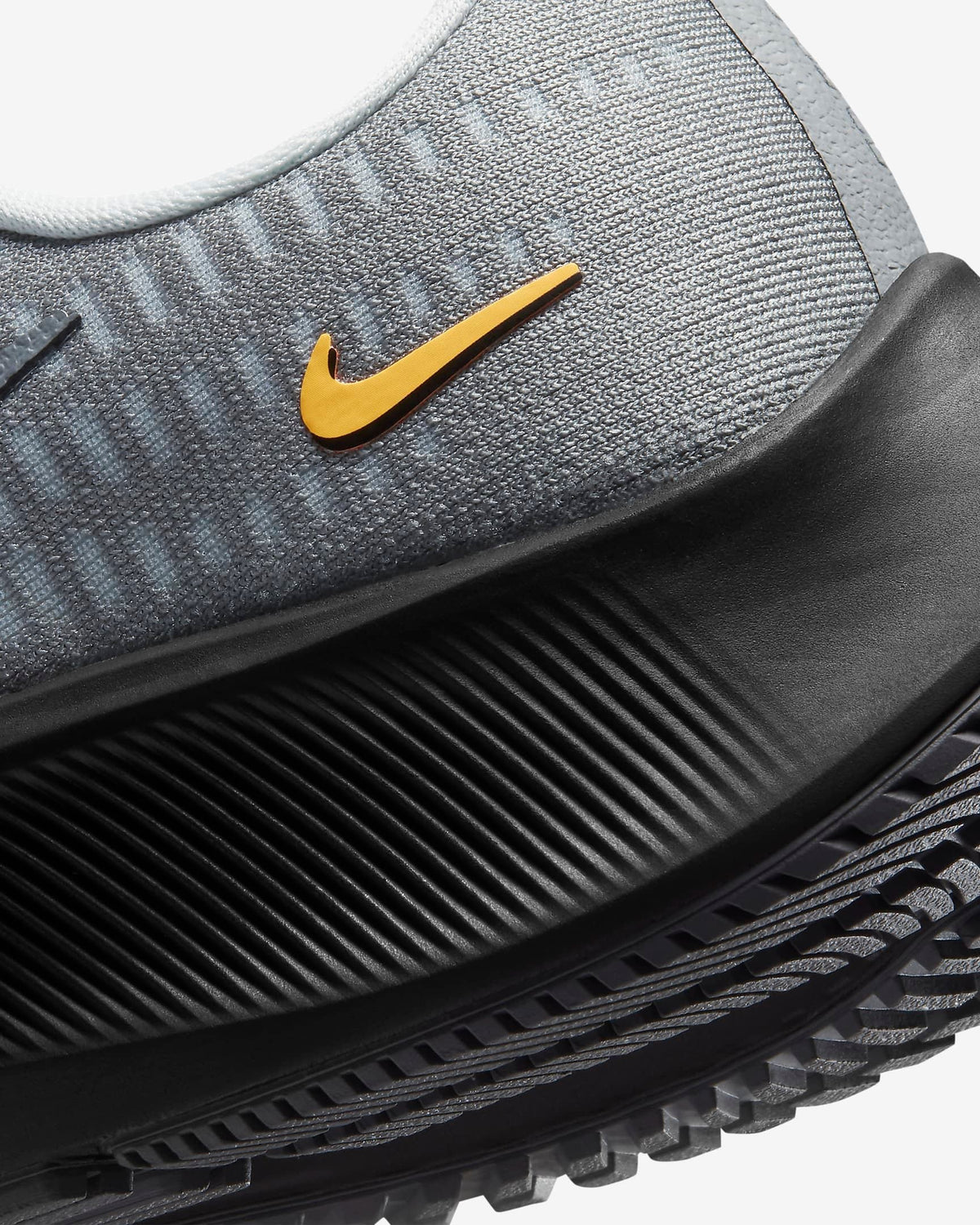 Nike Air Zoom Pegasus 37 Shoes for Running DA4662-001 - product image from the listing.