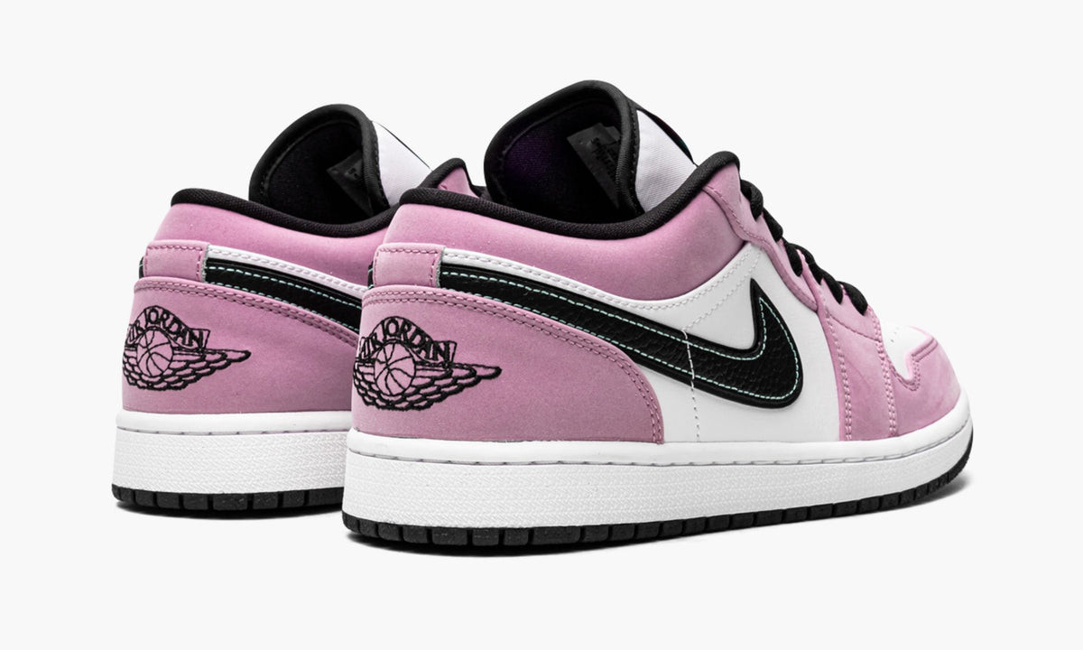Violet Shock - Air Jordan 1 Low SE - product image from the listing.