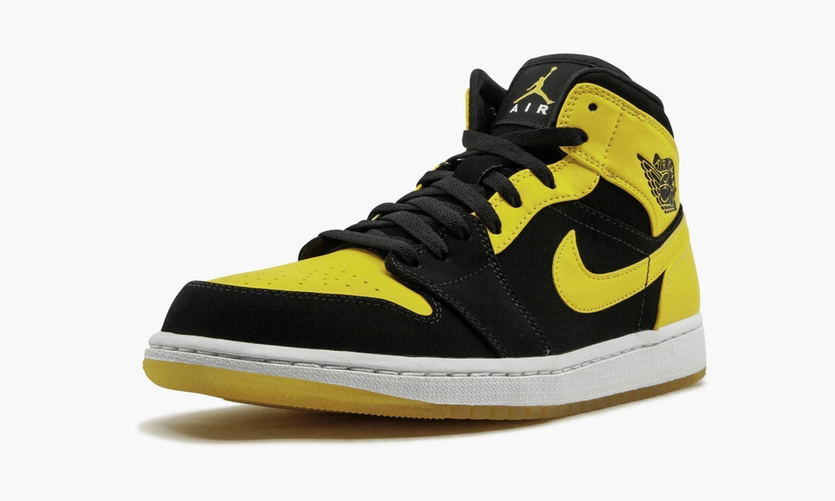 "New Love 2017 Release" Air Jordan 1 Mid - product image from the listing.
