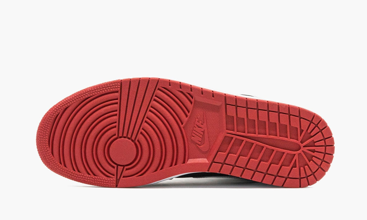 Johnny Kilroy - Air Jordan 1 Mid - product image from the listing.