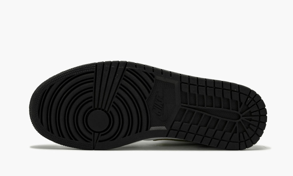 "Black Gold Patent Leather" Air Jordan 1 Mid SE - product image from the listing.