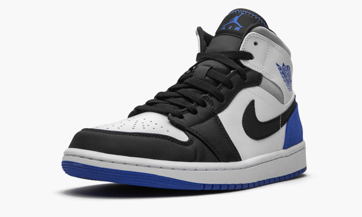 Game Royal Black Toe - Air Jordan 1 Mid SE - product image from the listing.