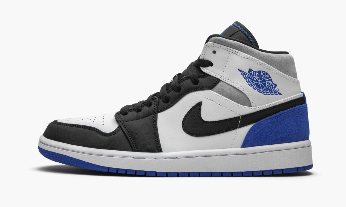 Game Royal Black Toe - Air Jordan 1 Mid SE - product image from the listing.