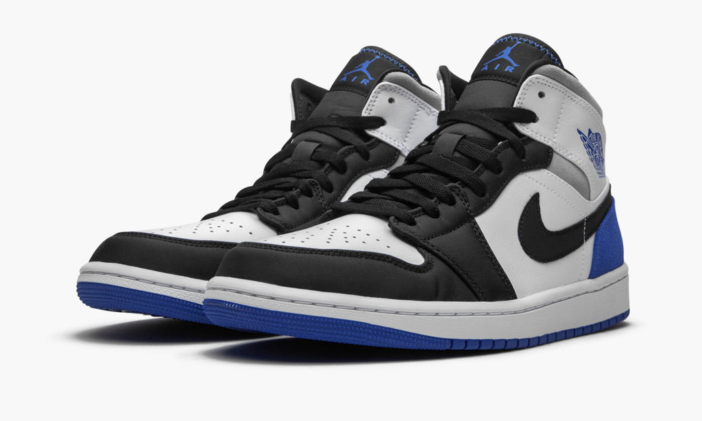 Game Royal Black Toe - Air Jordan 1 Mid SE - product image from the listing.