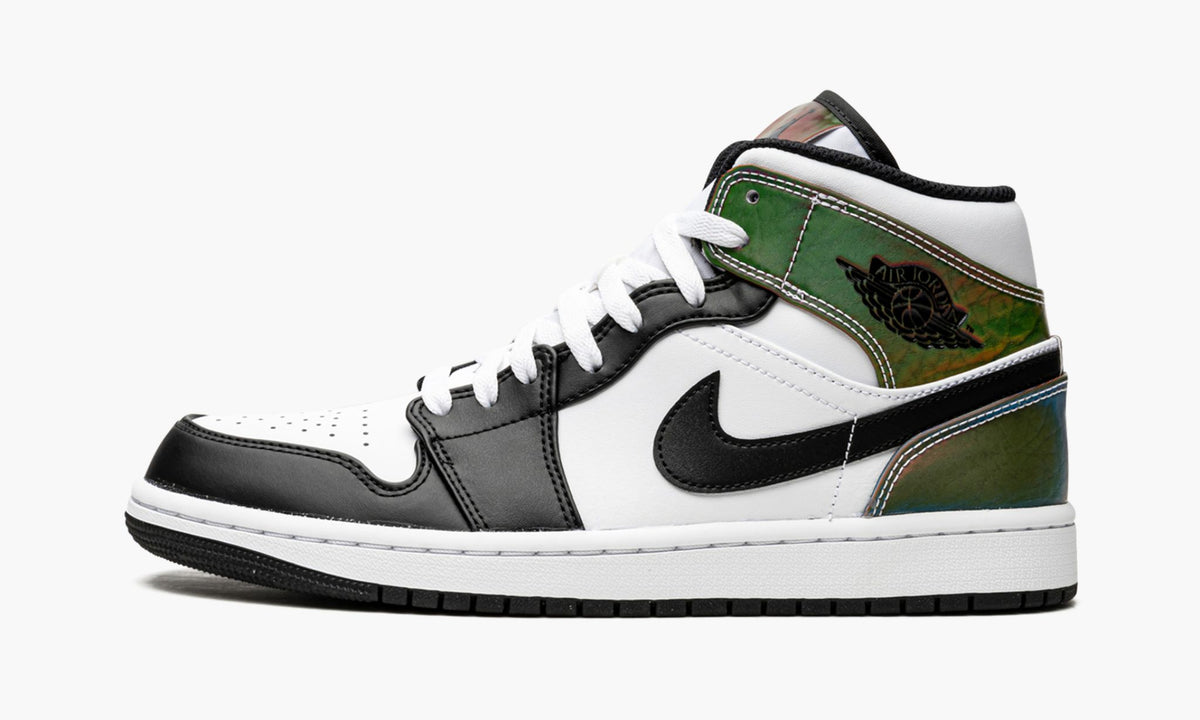 Heat Reactive - Air Jordan 1 Mid SE - product image from the listing.