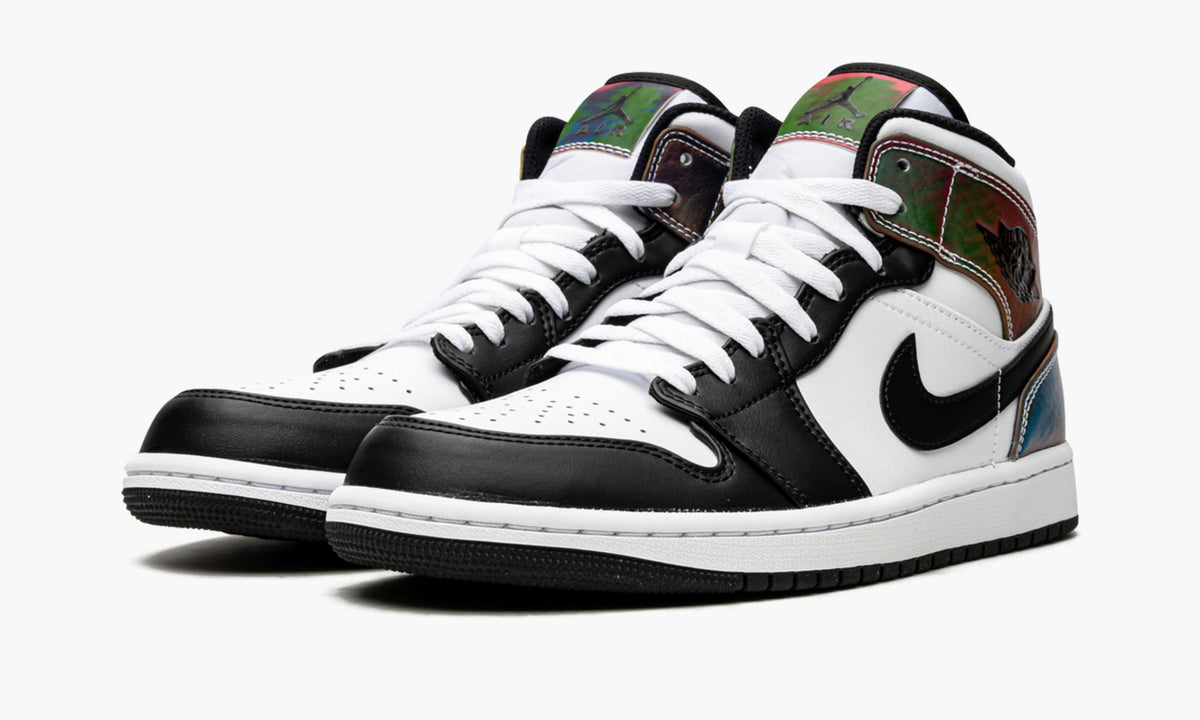 Heat Reactive - Air Jordan 1 Mid SE - product image from the listing.