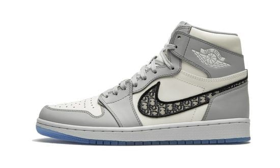 CN8607 - Air Jordan 1 Retro High - product image from the listing.