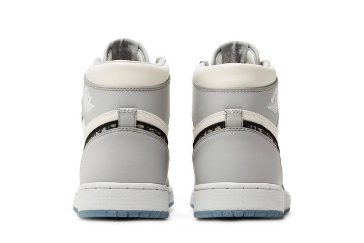 CN8607 - Air Jordan 1 Retro High - product image from the listing.