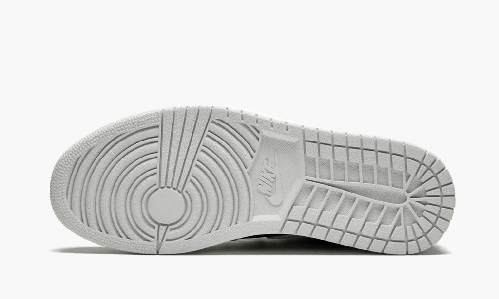 "Neutral Grey/Hyper Crimson" Air Jordan 1 Retro High OG - product image from the listing.