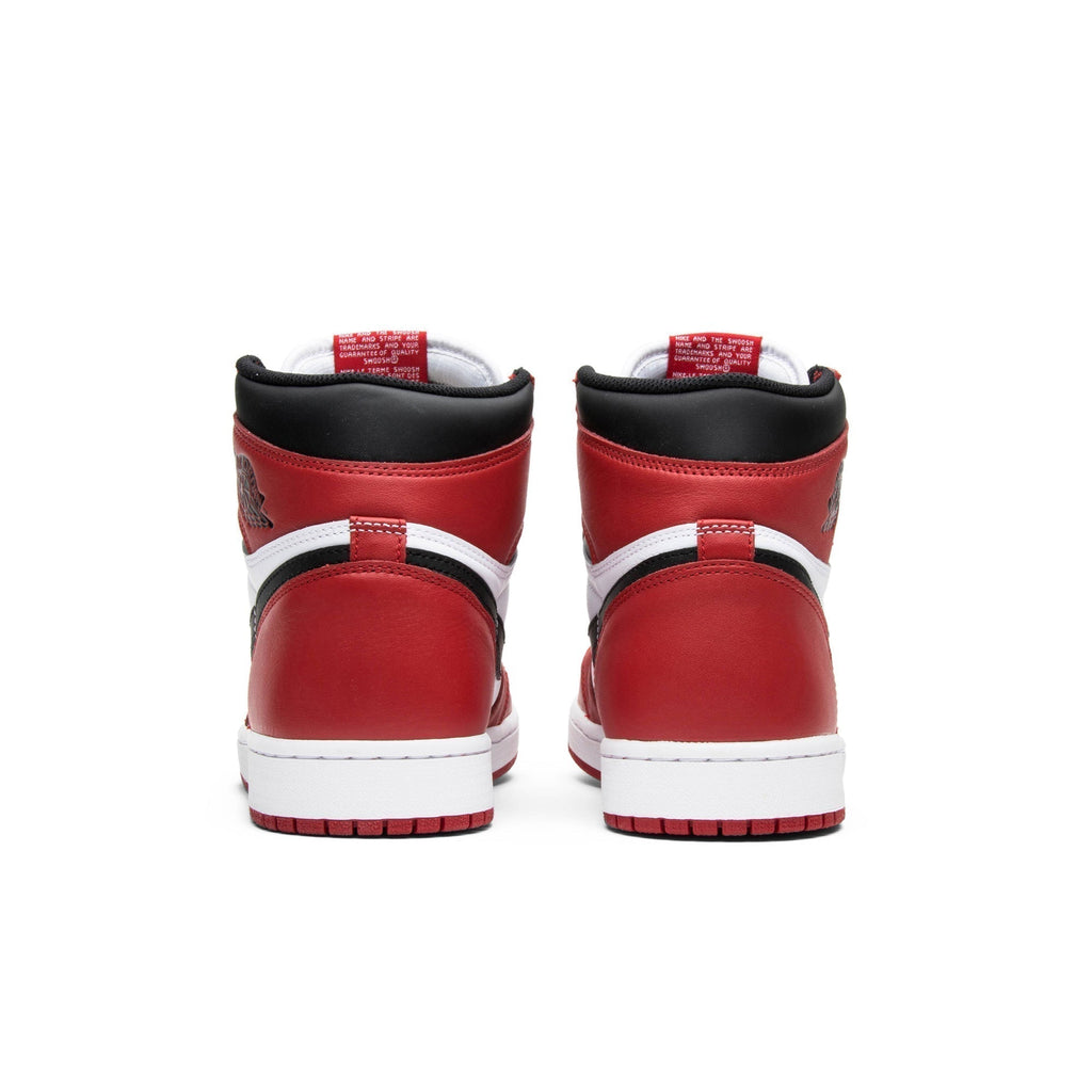 Chicago 2015 - Air Jordan 1 Retro High OG 555088-101 - product image from the listing.