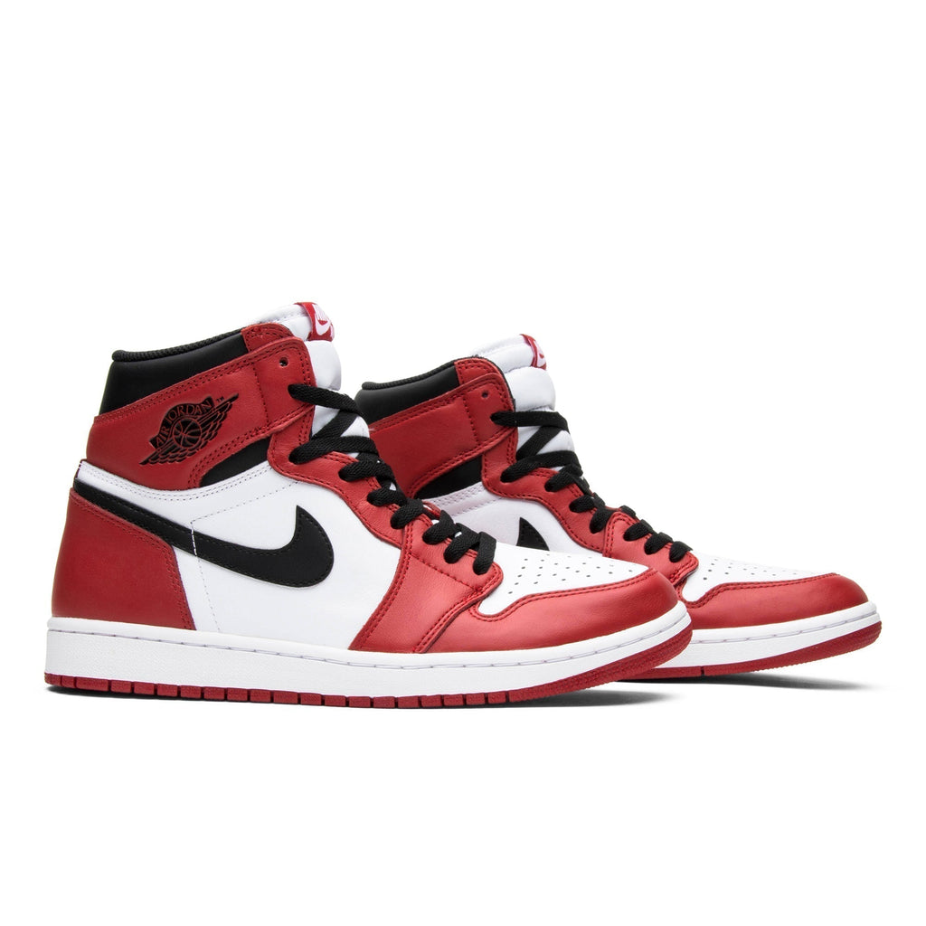 Chicago 2015 - Air Jordan 1 Retro High OG 555088-101 - product image from the listing.