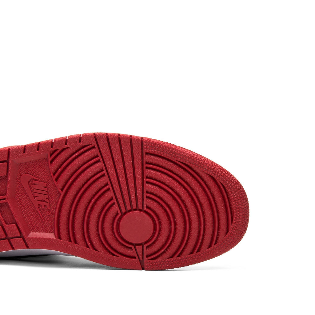 Chicago 2015 - Air Jordan 1 Retro High OG 555088-101 - product image from the listing.
