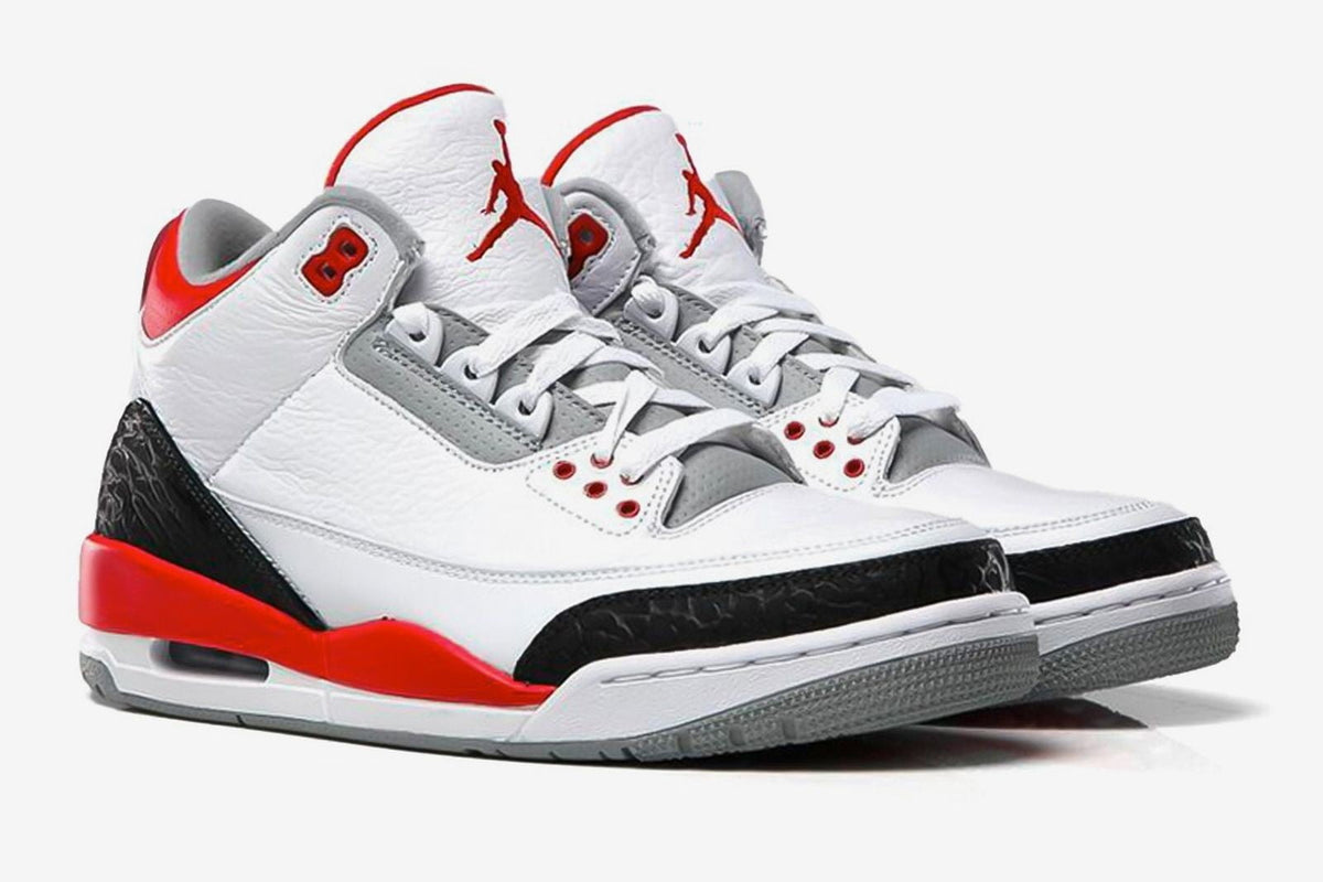 Fire Red (2022) - Air Jordan 3 Retro - product image from the listing.