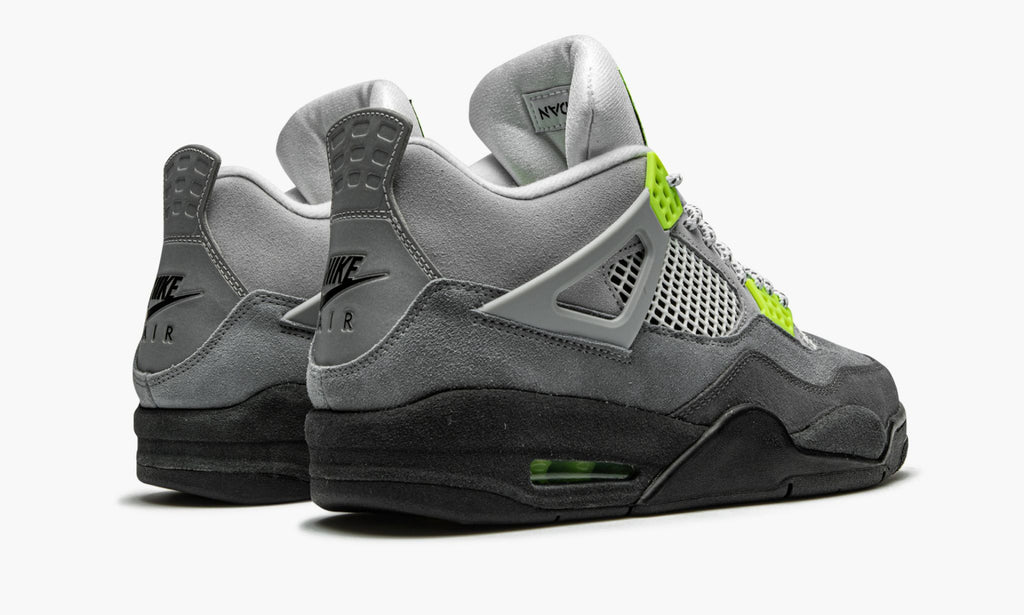 "Neon" Air Jordan 4 Retro SE - product image from the listing.
