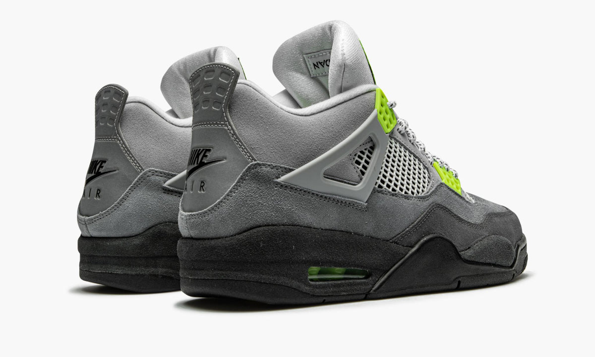 "Neon" Air Jordan 4 Retro SE - product image from the listing.