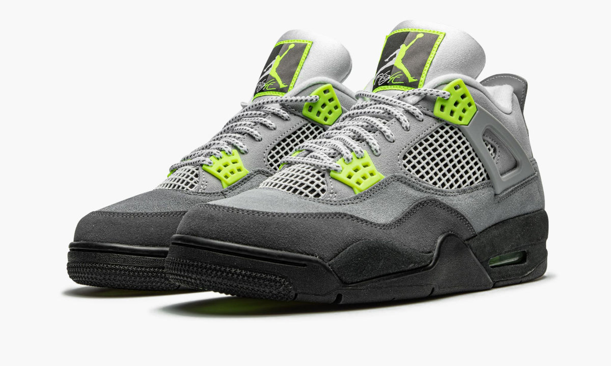 "Neon" Air Jordan 4 Retro SE - product image from the listing.
