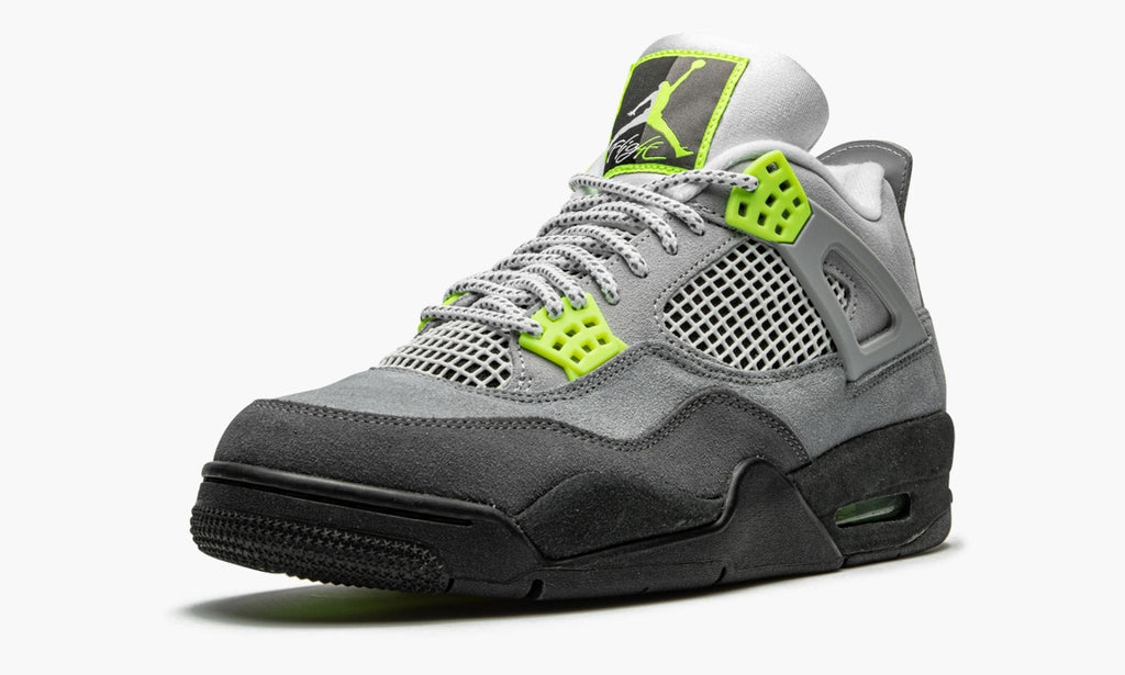 Neon - Air Jordan 4 Retro SE - product image from the listing.