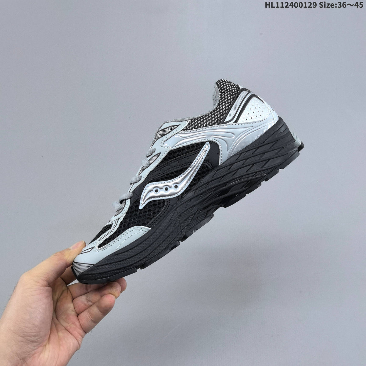 Saucony ProGrid Omni 9 Retro Sneakers for Running - product image from the listing.
