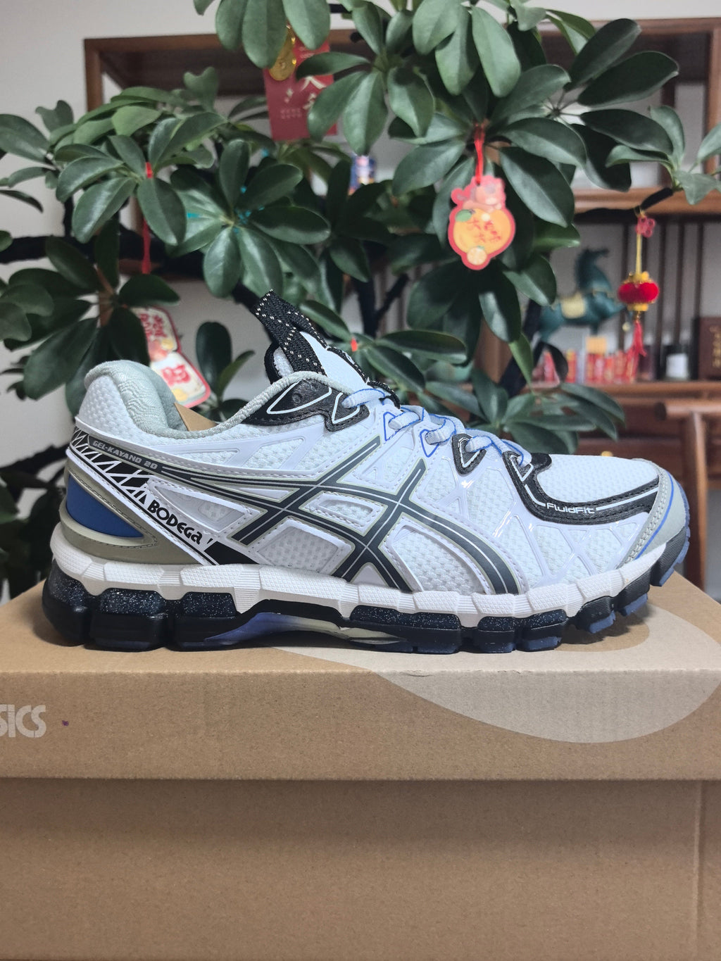 N7 Sneakers in White and Gray - product image from the listing.