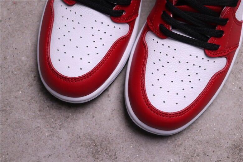 Women's Air Jordan 1 Satin Snake High-Top Sneakers CD0461-601 - product image from the listing.