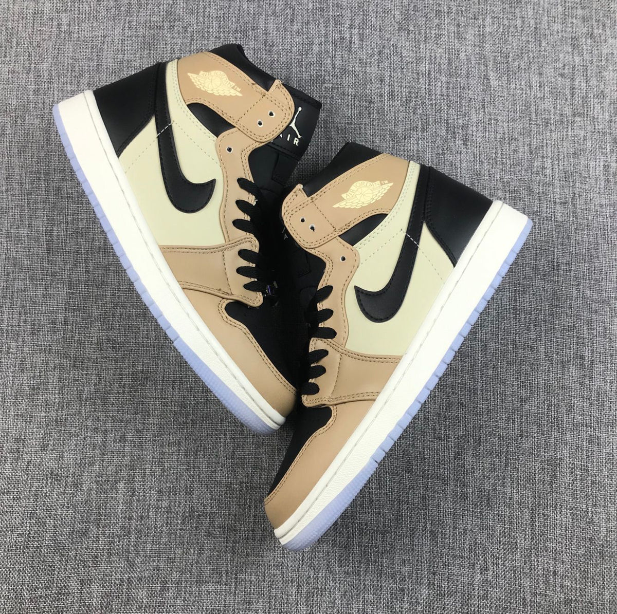 AH7389-003 Sneakers - Air Jordan 1 High Premium - product image from the listing.