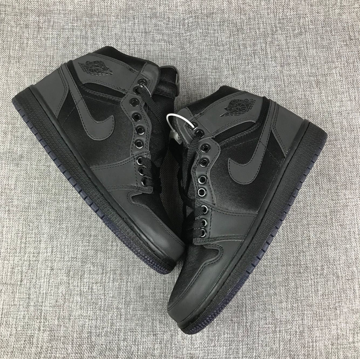 Black Rose Sneakers - Air Jordan 1 Retro High - product image from the listing.