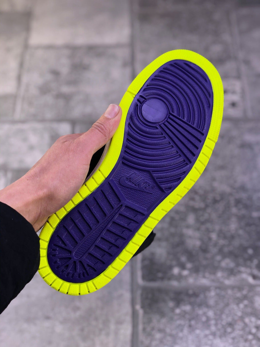 Nike Air Jordan 1 Zoom Air CMFT Lemon Venom Plum in Purple - product image from the listing.