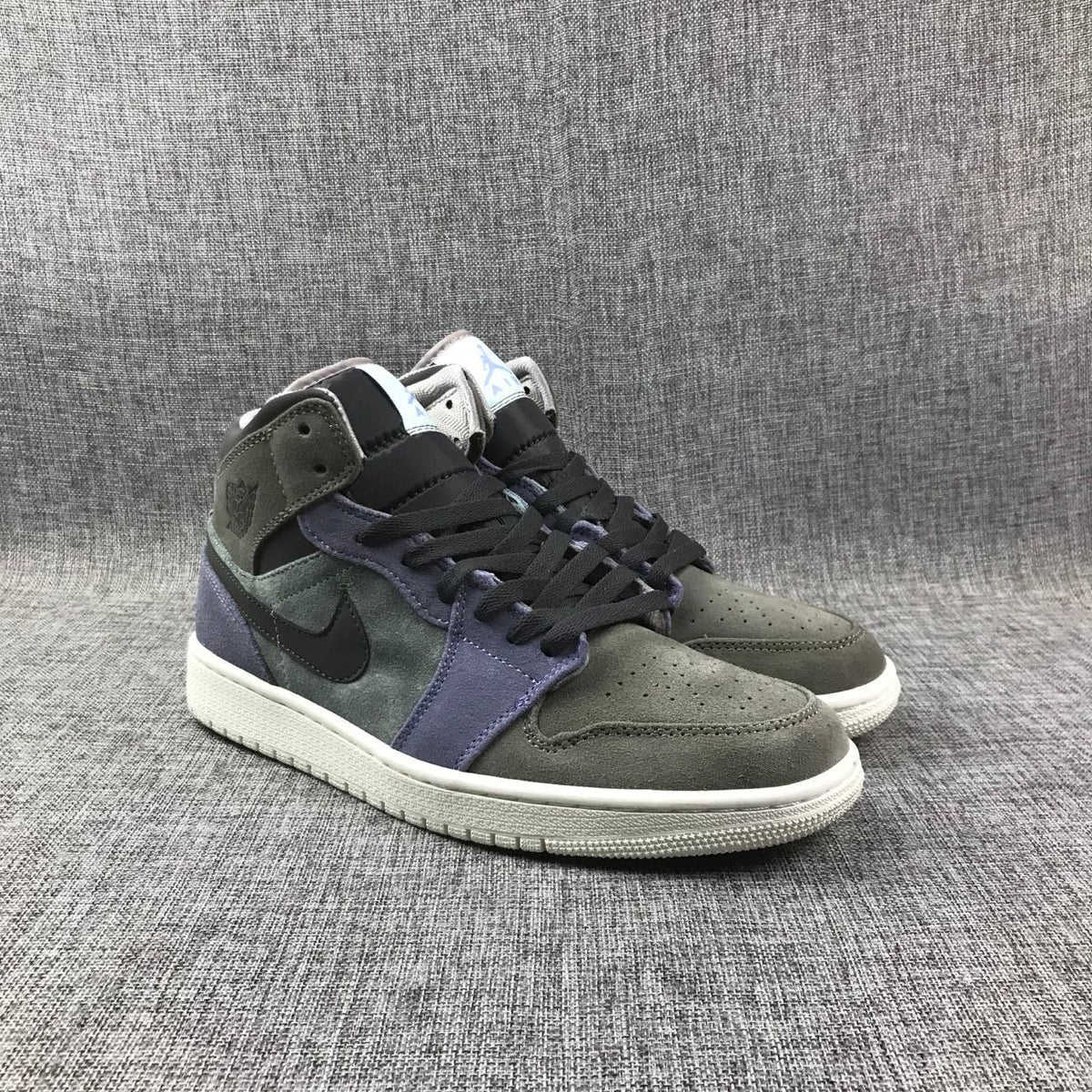 Jordan 1 Mid SE Sneakers in Grey Purple 852842-203 - product image from the listing.