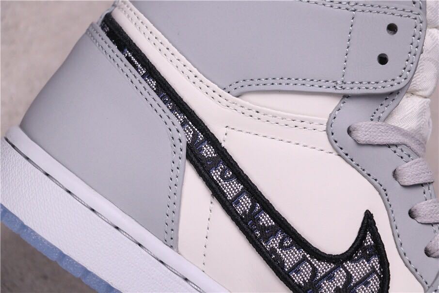 Jordan Dior x Air Jordan 1 Low in Grey White Black CN8608-002 - product image from the listing.