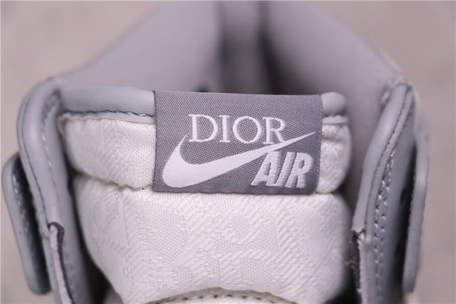 Jordan Dior x Air Jordan 1 Low in Grey White Black CN8608-002 - product image from the listing.