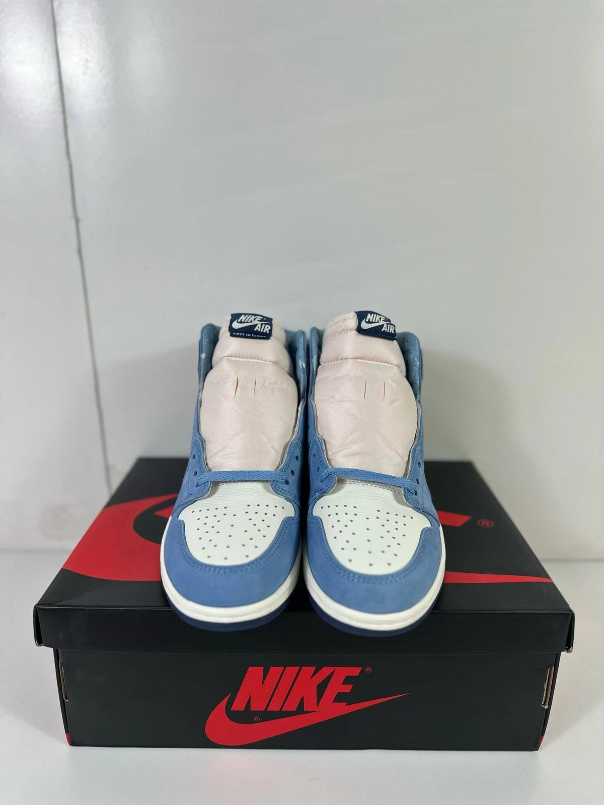 Air Jordan 1 High OG Blue White FD2596-400 - product image from the listing.
