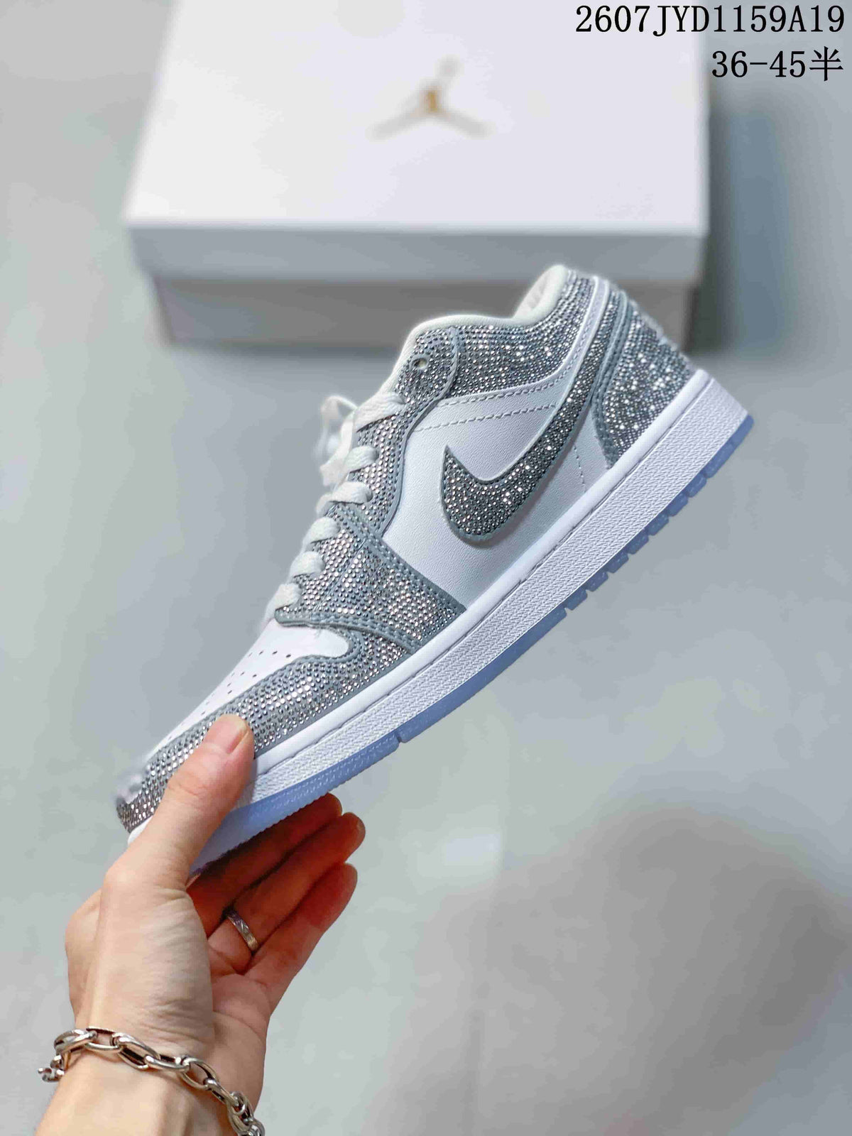 Air Jordan 1 Low Sneakers White Silver 2607JYD1159A19 - product image from the listing.