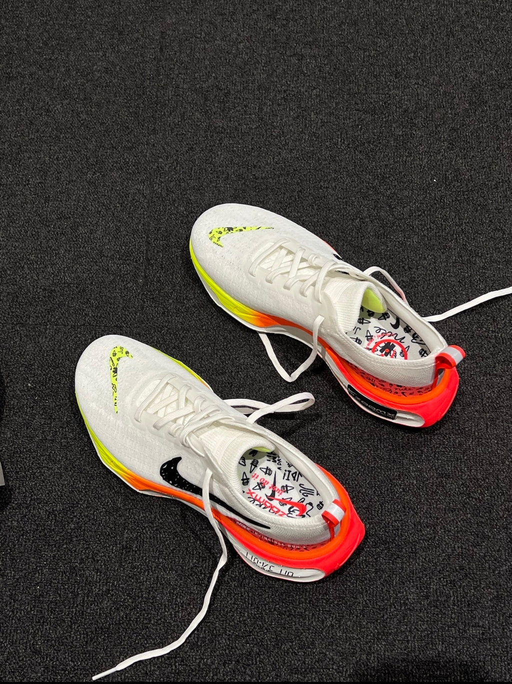 Nike ZoomX Invincible Run Flyknit 3 Shoes for Running HF4915-100 - product image from the listing.