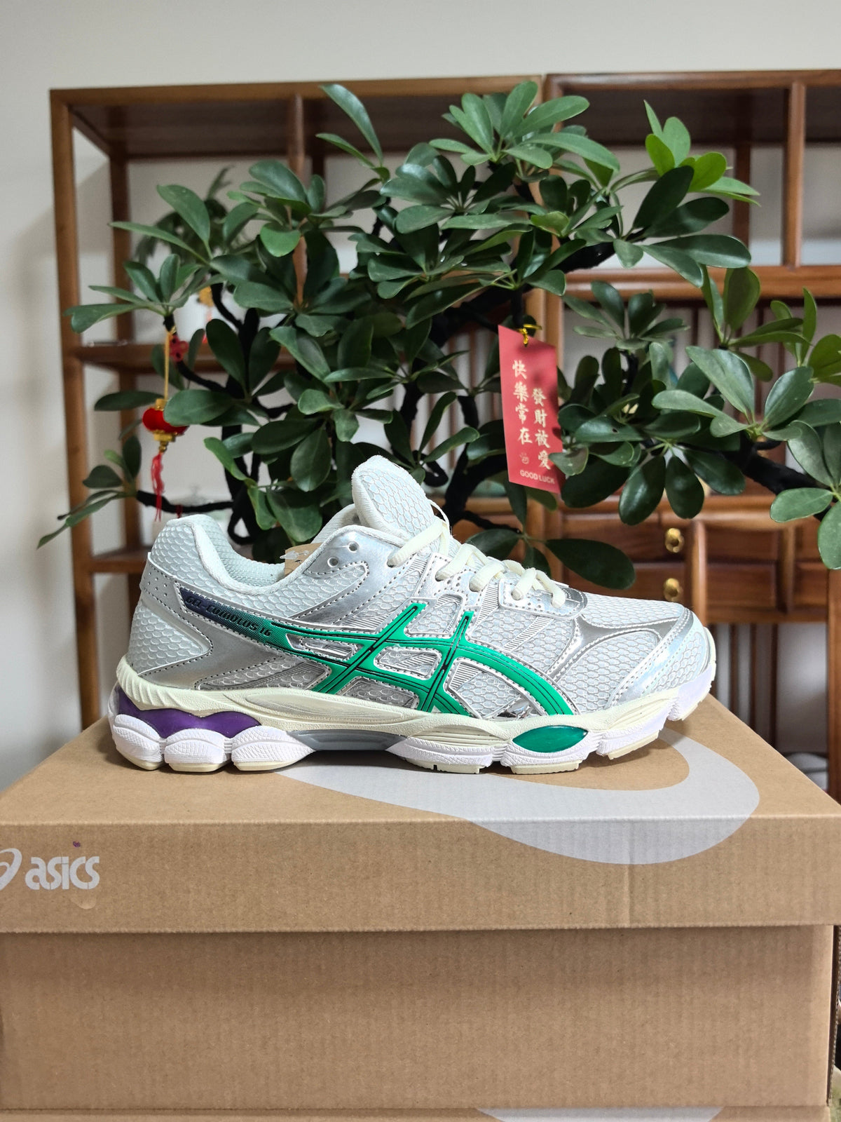 Grey and White ASICS GEL-Cumulus 16 Sneakers - product image from the listing.