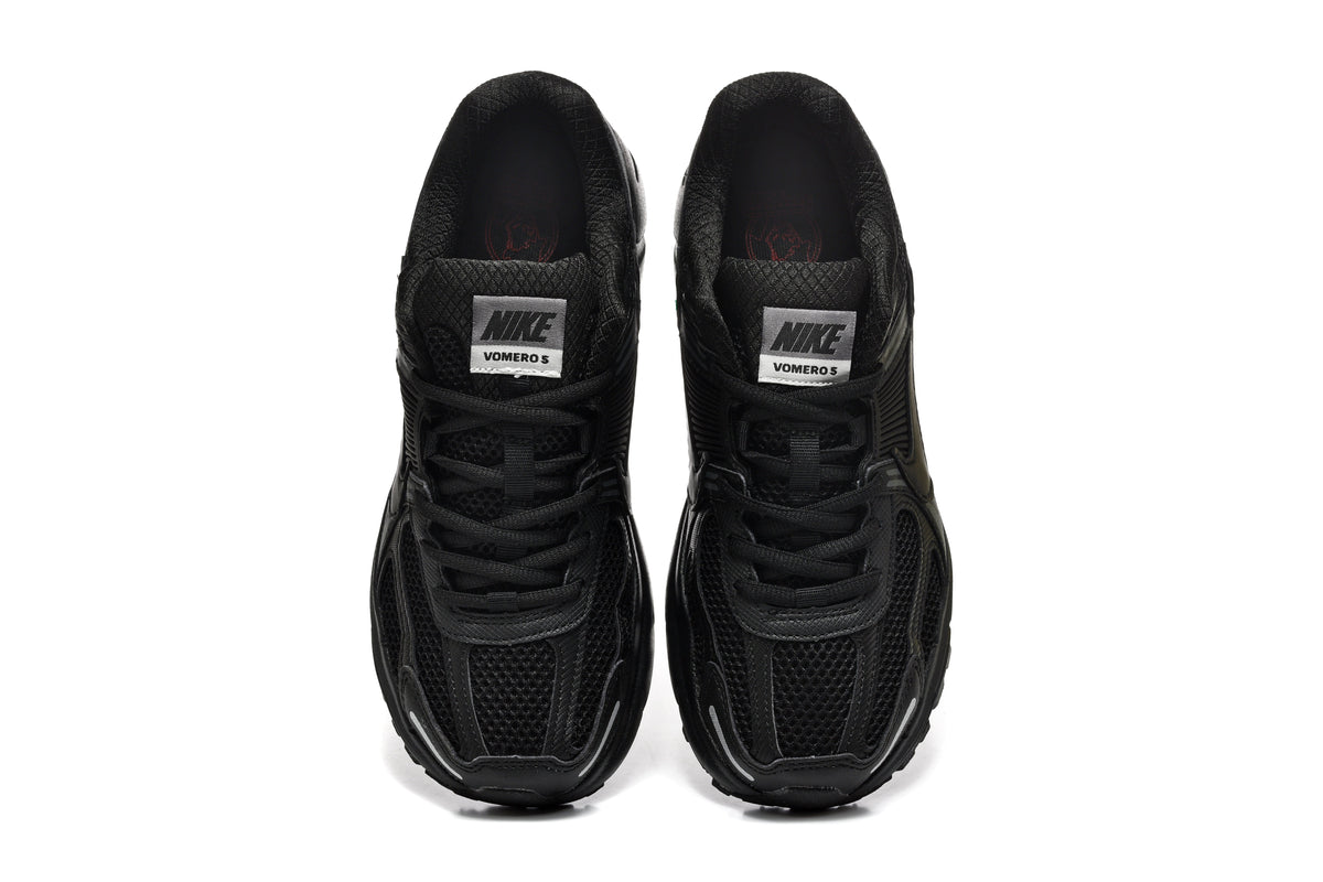 Nike Vomero 5 Black Running-Style Trainers - product image from the listing.