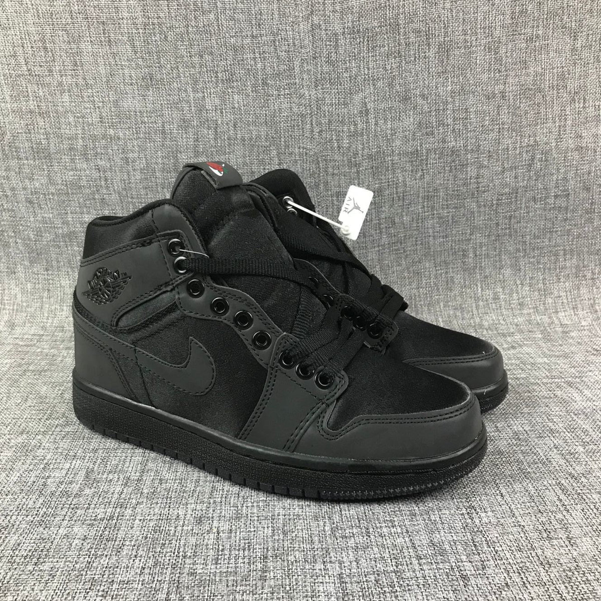 Black Rose Sneakers - Air Jordan 1 Retro High - product image from the listing.