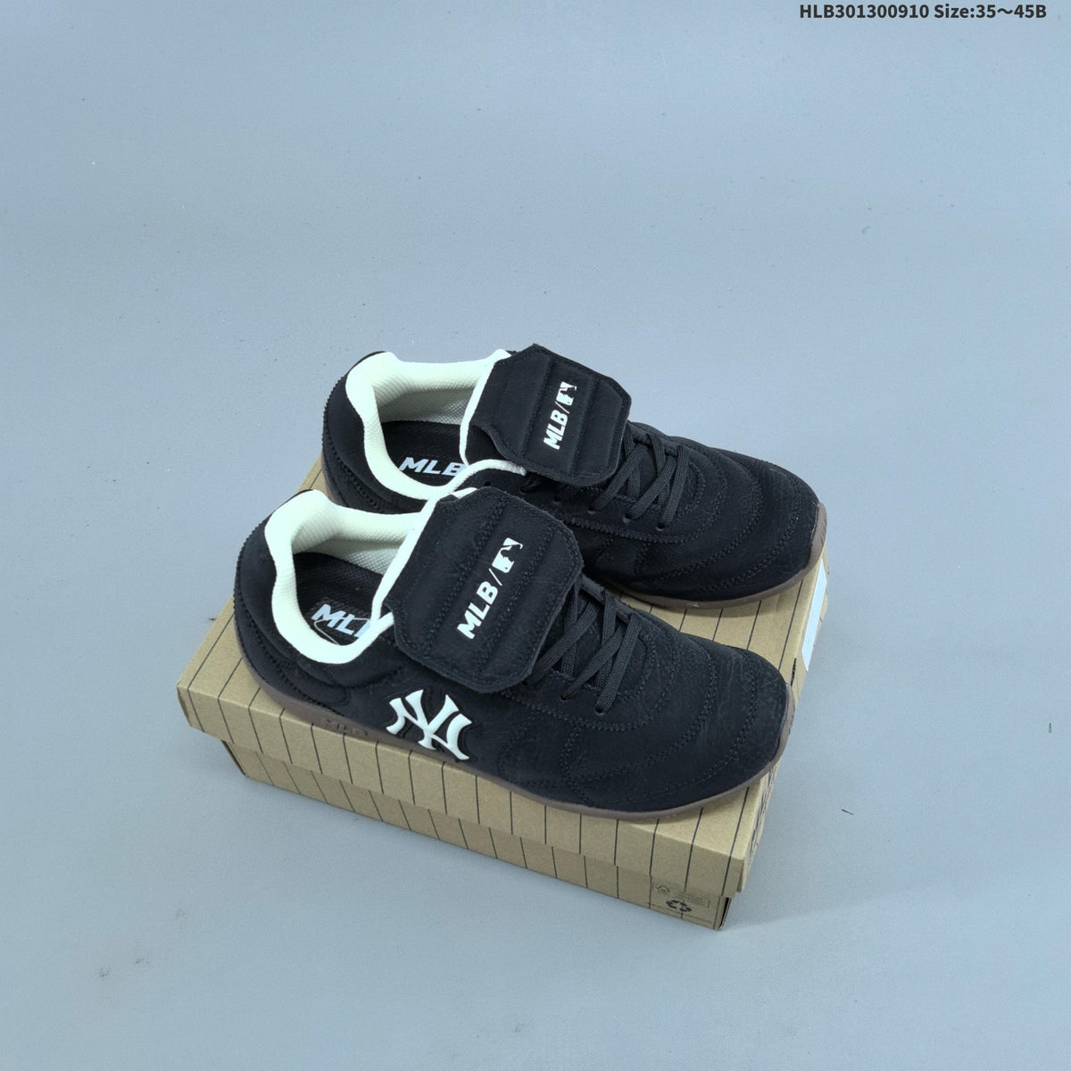 MLB New York Yankees Low-Profile Casual Trainers - product image from the listing.
