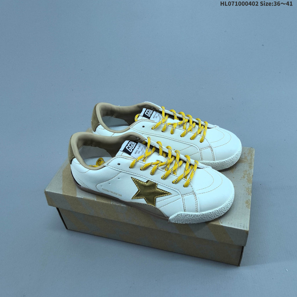 Golden Goose Superstar Star Trainers HL071000402 - product image from the listing.