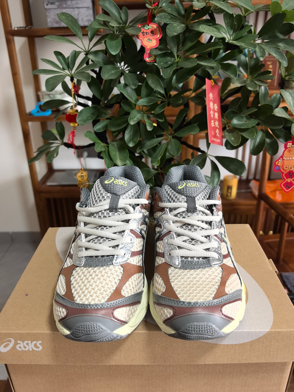 ASICS Gel-Quantum 15 Sneakers in Brown White - product image from the listing.