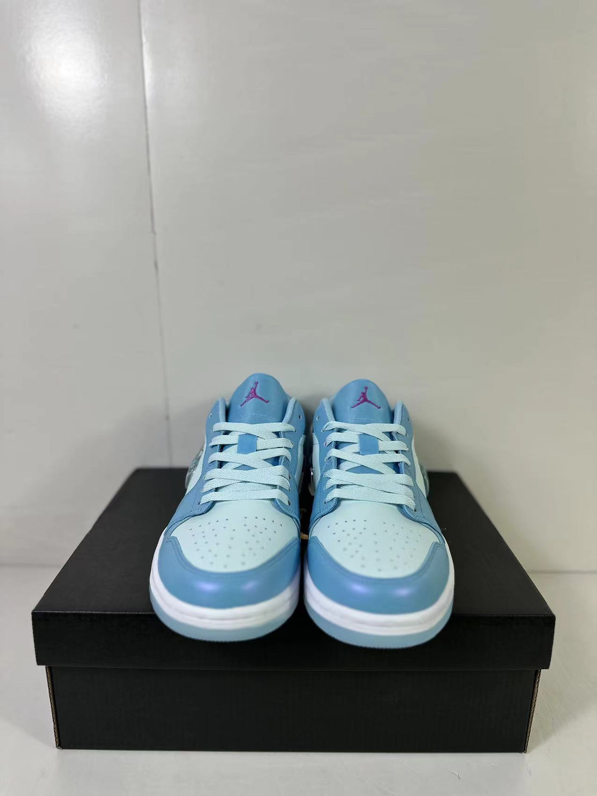 Air Jordan 1 Low SE Aquarius Blue FN7366-400 - product image from the listing.