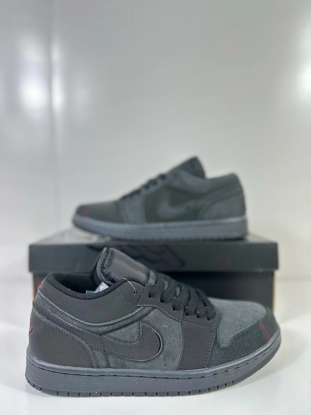 Air Jordan 1 Low SE Craft Black Grey FD8635-001 - product image from the listing.