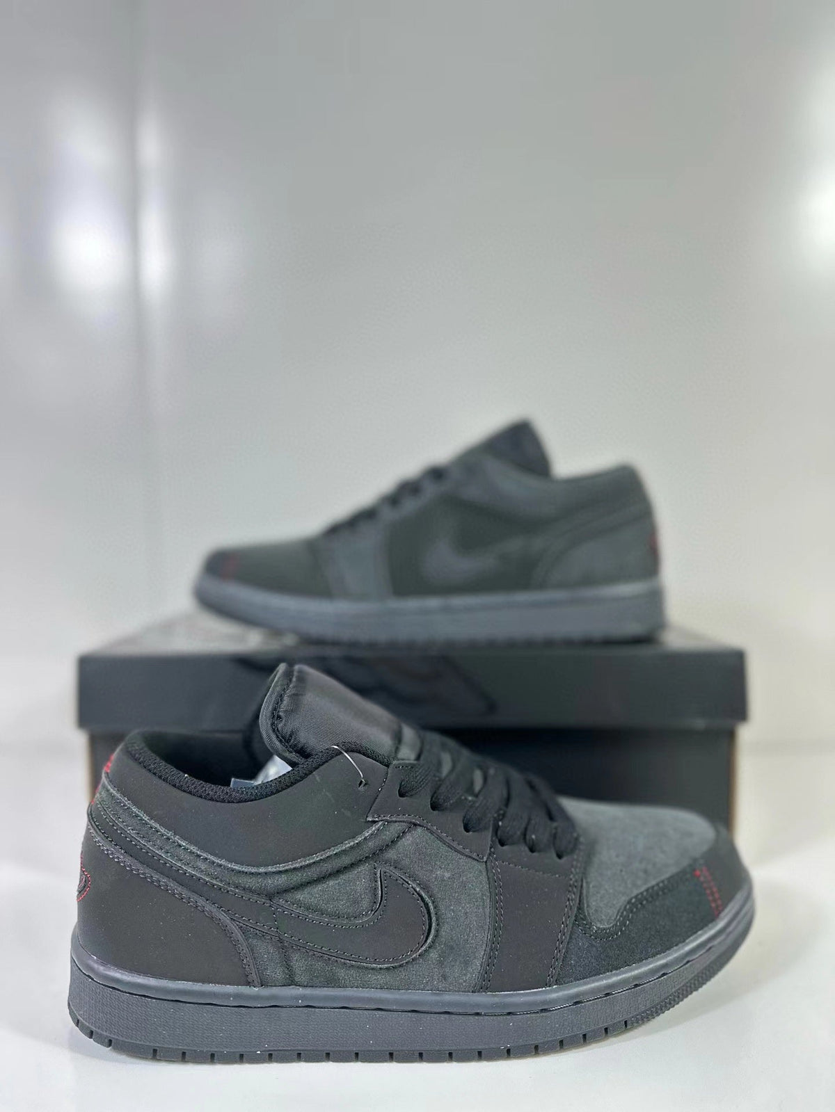 Air Jordan 1 Low SE Craft Black Grey FD8635-001 - product image from the listing.